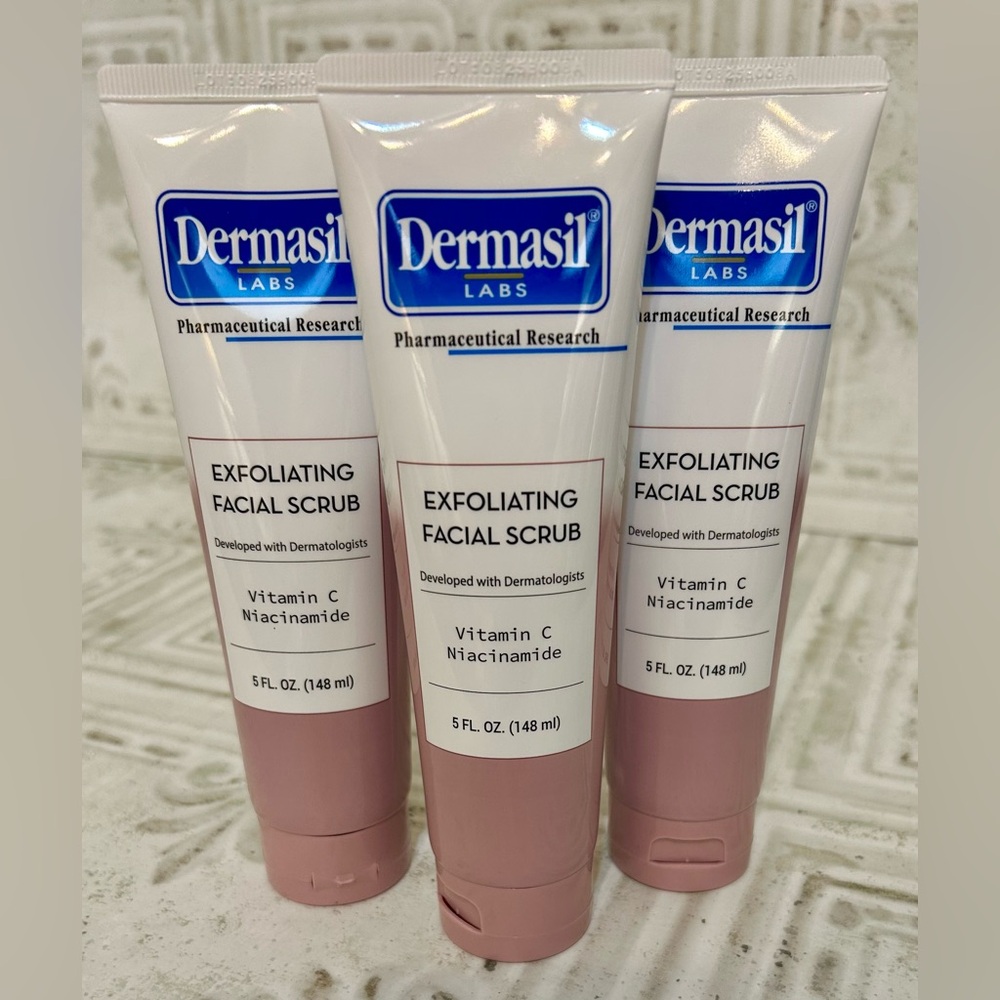 Lot Of 3 - Exfoliating Facial Scrub Vitamin C Niacinamide 5 fl oz each